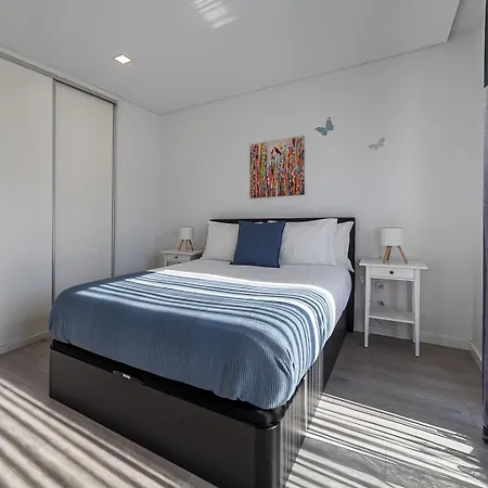 Modern & Quiet 2br 2 Baths 4 Balconies & Lift Apartamento