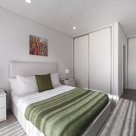 Modern & Quiet 2br 2 Baths 4 Balconies & Lift Apartamento